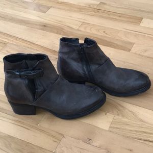 A.S. 98 women’s Italian brown ankle boots